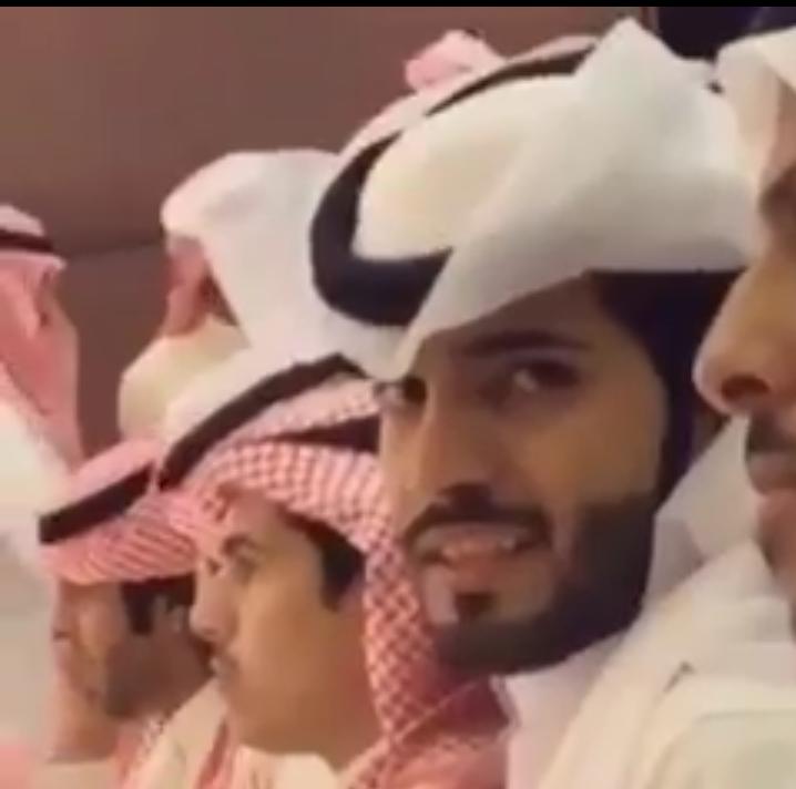 احد يعرف حساب هالشخص والا صور له 😢😭،