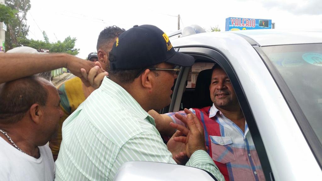 ignaciorosa6's tweet photo. Gran mano a mano en mi tierra natal carbonera y de paso el apoyo del ing. Miguel bejaran. #vamosatrabajar. http://t.co/x6MsQKShLH