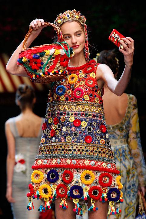 glamour_fashion's tweet photo. Dolce &amp; Gabbana Spring 2016: All the bags, shoes, and accessories you need to see http://t.co/W1q0It1KVD http://t.co/Tg5VNf5uvs