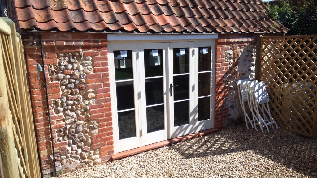 Bespoke door screen, all fitted ready for the customers visit at the weekend.#teamwork