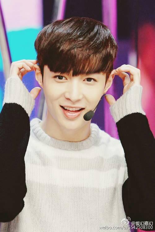 coco800315's tweet photo. 张艺兴你为什么这么好看！#zhangyixing  #yixing http://t.co/vp5KcIiLSo