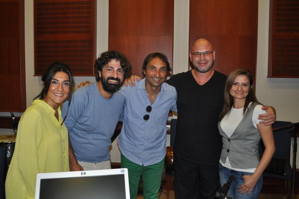 ttubaparlak's tweet photo. Çok güzel bir akşamdı ve @TRTFM En Beğenilendik👏🎵🎤 @BehzatGerceker @AhiskaliFatih @HaticeDoganSvnc @DervisViolinist http://t.co/ym33sHk6vJ
