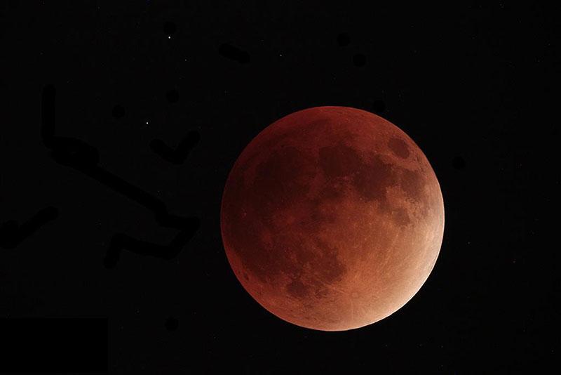 microsiervos's tweet image. Algunas fotos del eclipse de superluna de septiembre de 2015 #Ciencia microsiervos.com/archivo/cienci…