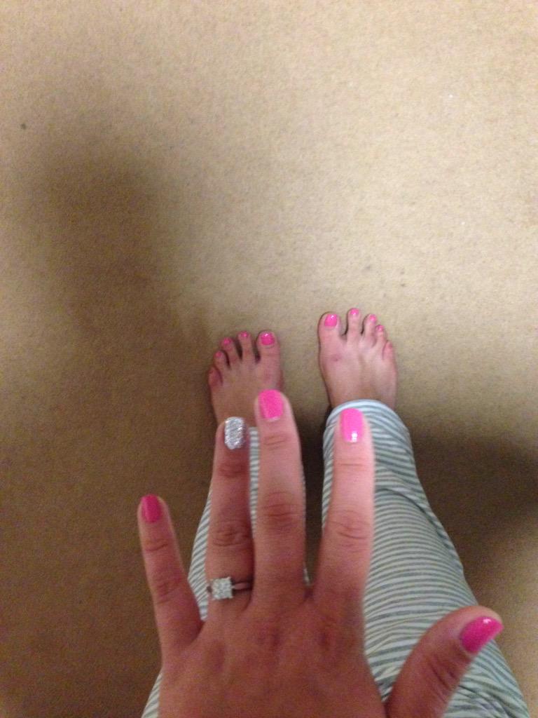 ZGillsepie's tweet photo. New nails #sparkles http://t.co/ZL2Z6THMop