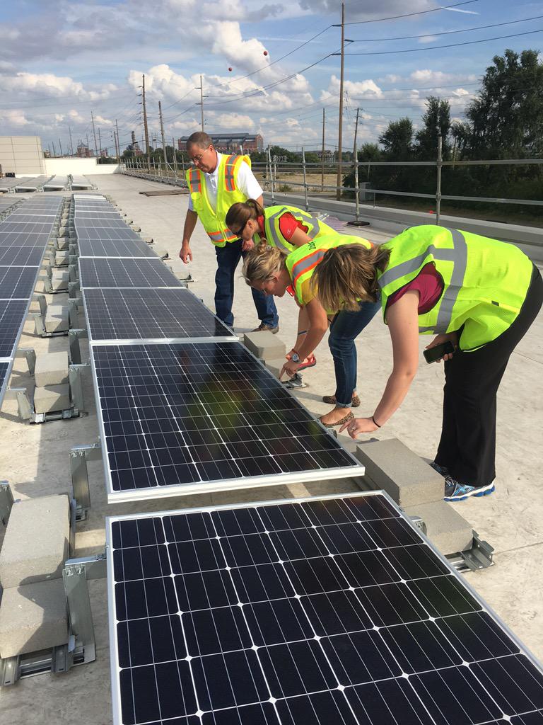 IndyGoBus's tweet image. Our 1 MW solar array is going up! These will charge the electric buses &amp;amp; power the operations offices.