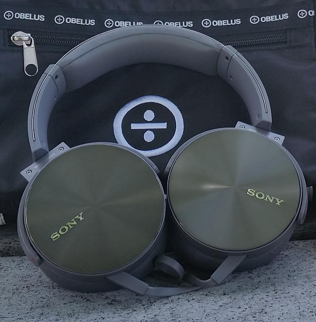 SassyAutoChick's tweet photo. These #Sony Extra Bass Headphones are so fly! @TonyatSony @Sony #SonyOEMAudio #ford @ford #technology #ExploreMore http://t.co/LOxaaz0vVt