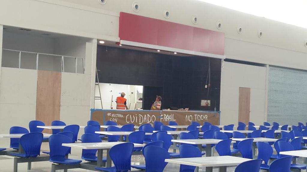 SantiagoSty's tweet photo. Segundo KFC de Santiago, pronto en #SantiagoMall @MallSantiago #SantiagoLaCiudadDeModa http://t.co/WjXfXNIsp1