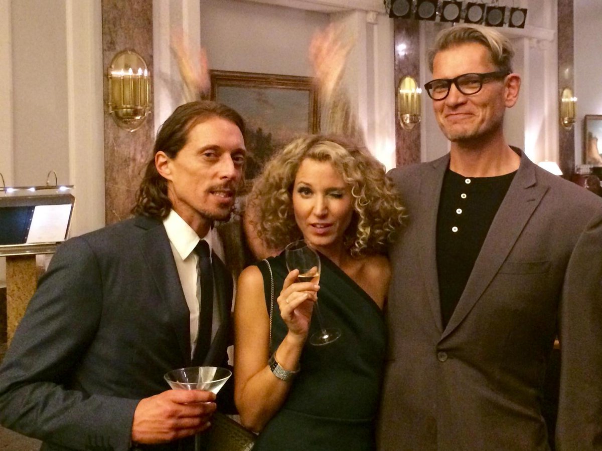 ladyaltona's tweet photo. Drei Bösewichte beim #Sky007HD Event im Hotel Atlantic.
#JamesBond
#Sky #GötzOtto #MichaelPink http://t.co/e8f0L5yhtD