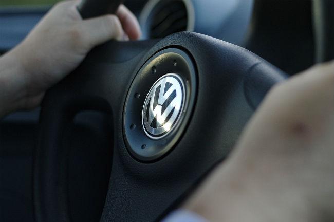 SevillaActual's tweet photo. Más de 5.000 afectados se unen en una plataforma contra el fraude de Volkswagen #Sevillahoy http://t.co/lHLpsAI6pm http://t.co/W7LwlP3JqV