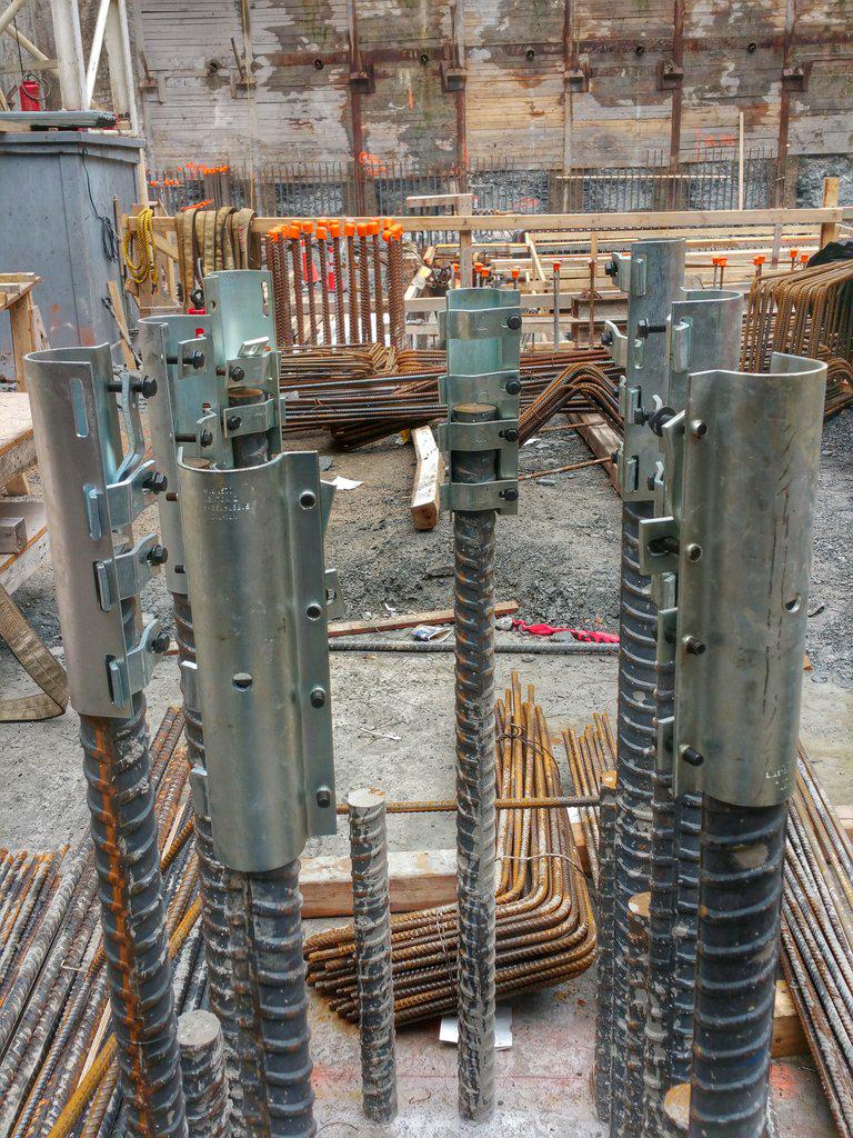 SkyJacked793's tweet photo. #Column #SpliceIsNice 55 mm (2-1/8) reinforcing steel attached to +100 tons of steel reinforced concrete footing http://t.co/eoVLLytzKw