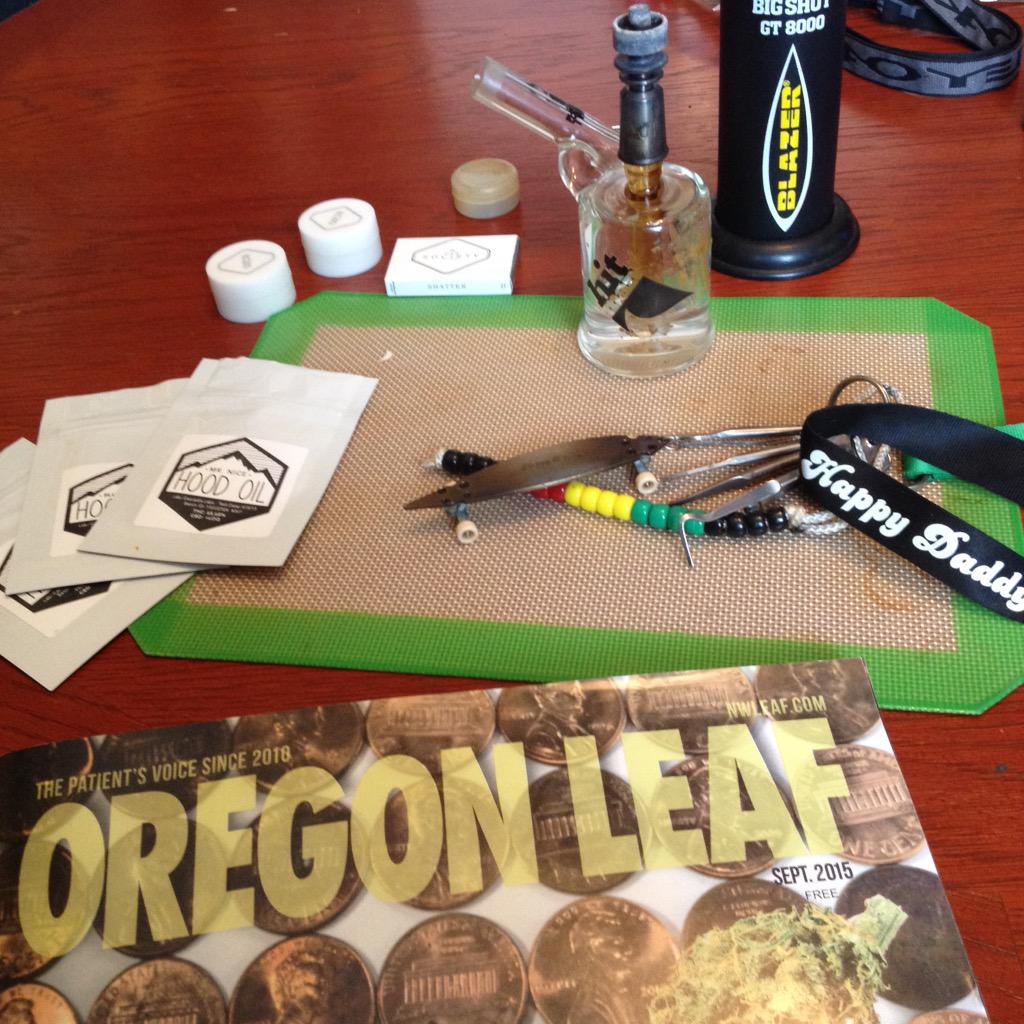 TheOtherSpotPDX's tweet photo. @oregonleaf looks like another tough week ahead of us! #dabsociety #hoodoil #hitman #blazerbigshot #oilslick #product http://t.co/UGBZS5LF1r