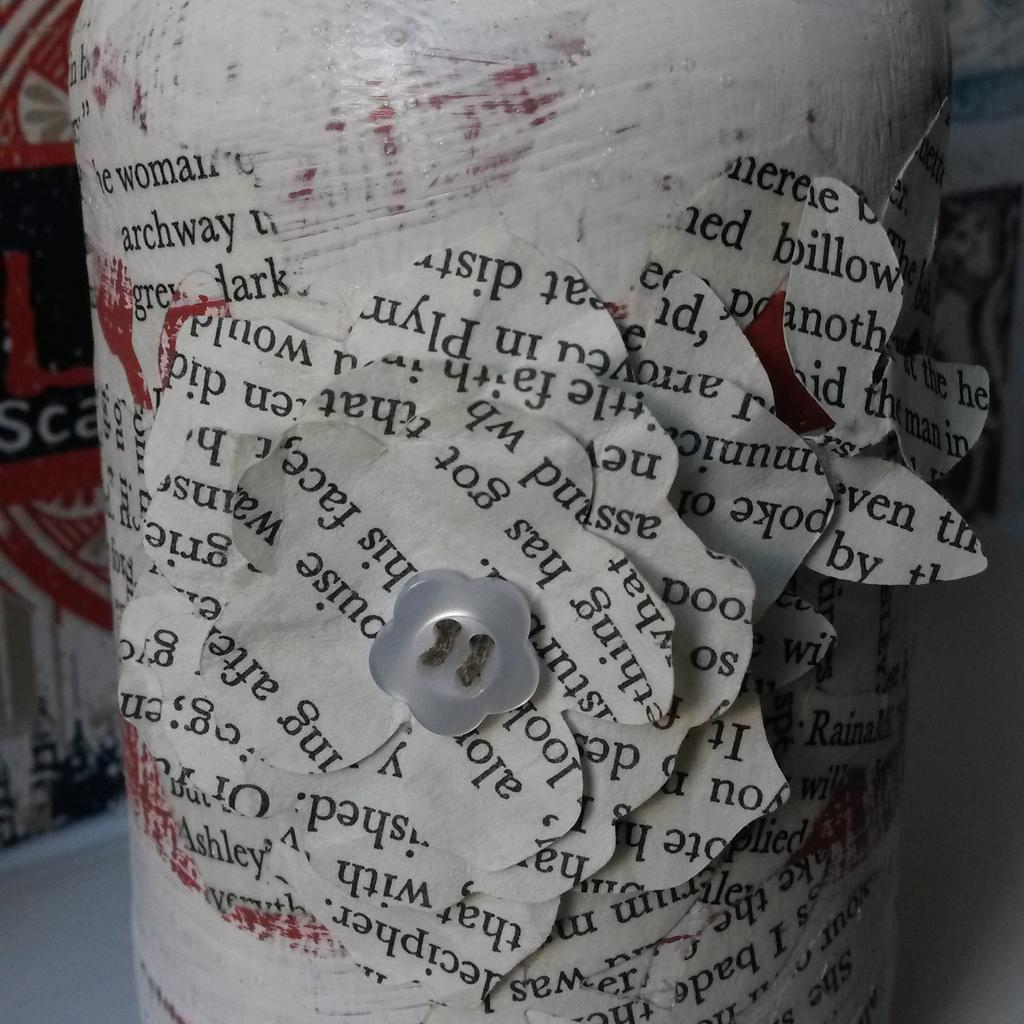 janetmakes's tweet photo. My little #upcycle jar using up #chalkbasedpaint #vintage #button check out my you tube for flower tutorial x http://t.co/7qKY8Ud1JB