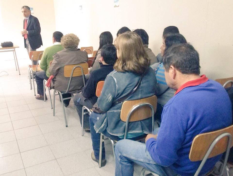 FOSIS_Maule's tweet photo. #AsesoresSenior | DR G. Uribe y CR Senama @clamontalva compartieron con usuarios de #Talca Jornada Intergeneracional http://t.co/mamnYBLlOh