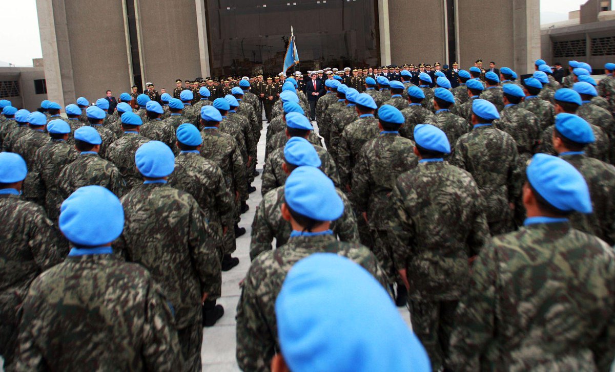 Anuncia Obama 30 mil nuevos cascos azules - CQB_YaWUEAAQKtu