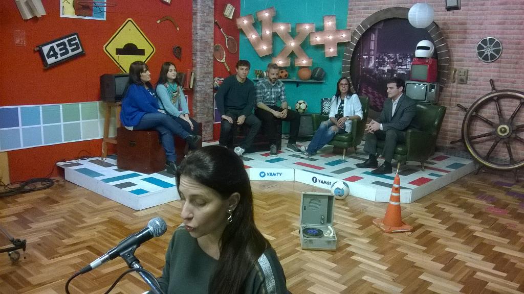 RioalBerme's tweet photo. En #VXMTV #Lunesdedebate #LauraCerviño #MiguelSumer #SolSimon #AlexandraLopez http://t.co/vy79suPRL1