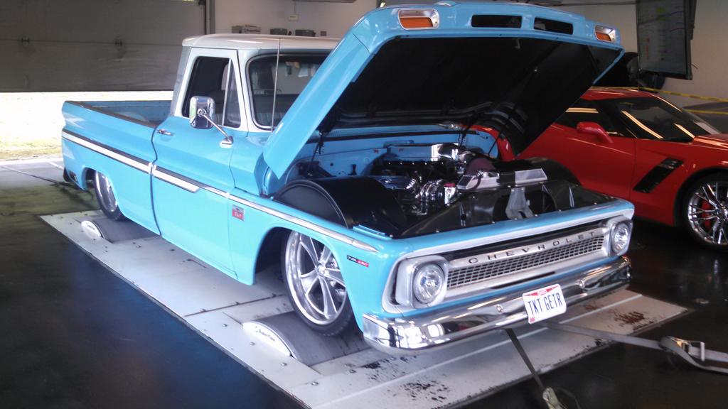 ronerks69's tweet photo. Got the asphalt assassin on the Dyno giving her a flogging #lowlife #slammed #ratrod http://t.co/ekkvgNn8QC