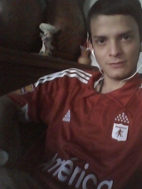 AlejoVelascoG's tweet photo. @AmericadeCali #ConLaRojaPuesta desdé Popayan aguanté #LaMechita http://t.co/8kxV24AOOI