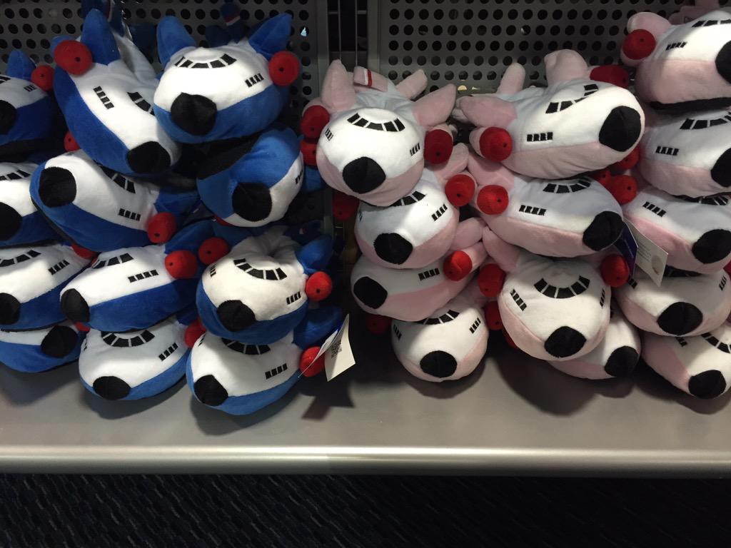 Floxie10's tweet photo. Y para los peques #avgeeks! Que monada! #pilotShop #flyATB #floridaATb #banyan #FtLauderdale http://t.co/I4Mg1fEh71
