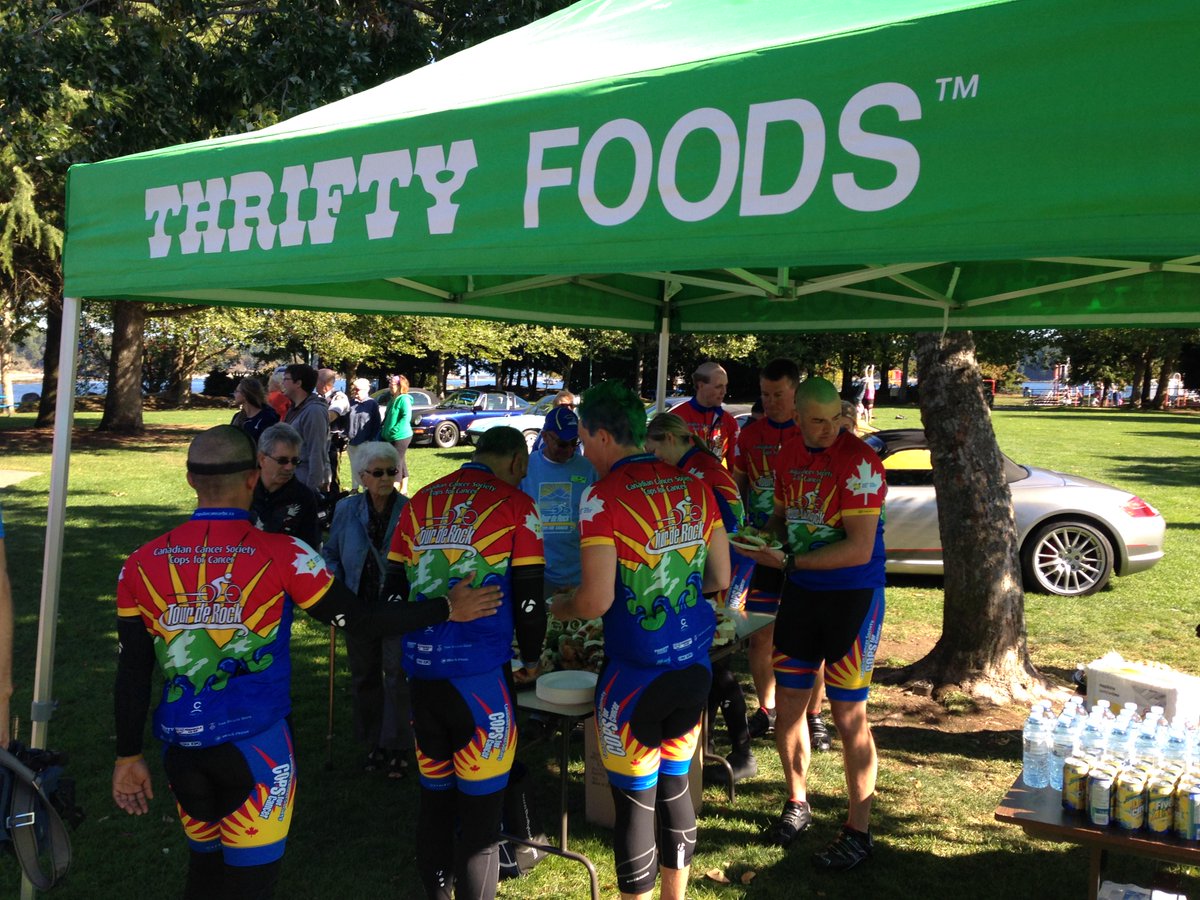 ThriftyFoods's tweet photo. Lunch in the park w/ our #Nanaimo #PortPlace team & VIP @TourdeRock guests. HUGE thanks for all you do #forthekids! http://t.co/1TrwxotVaH