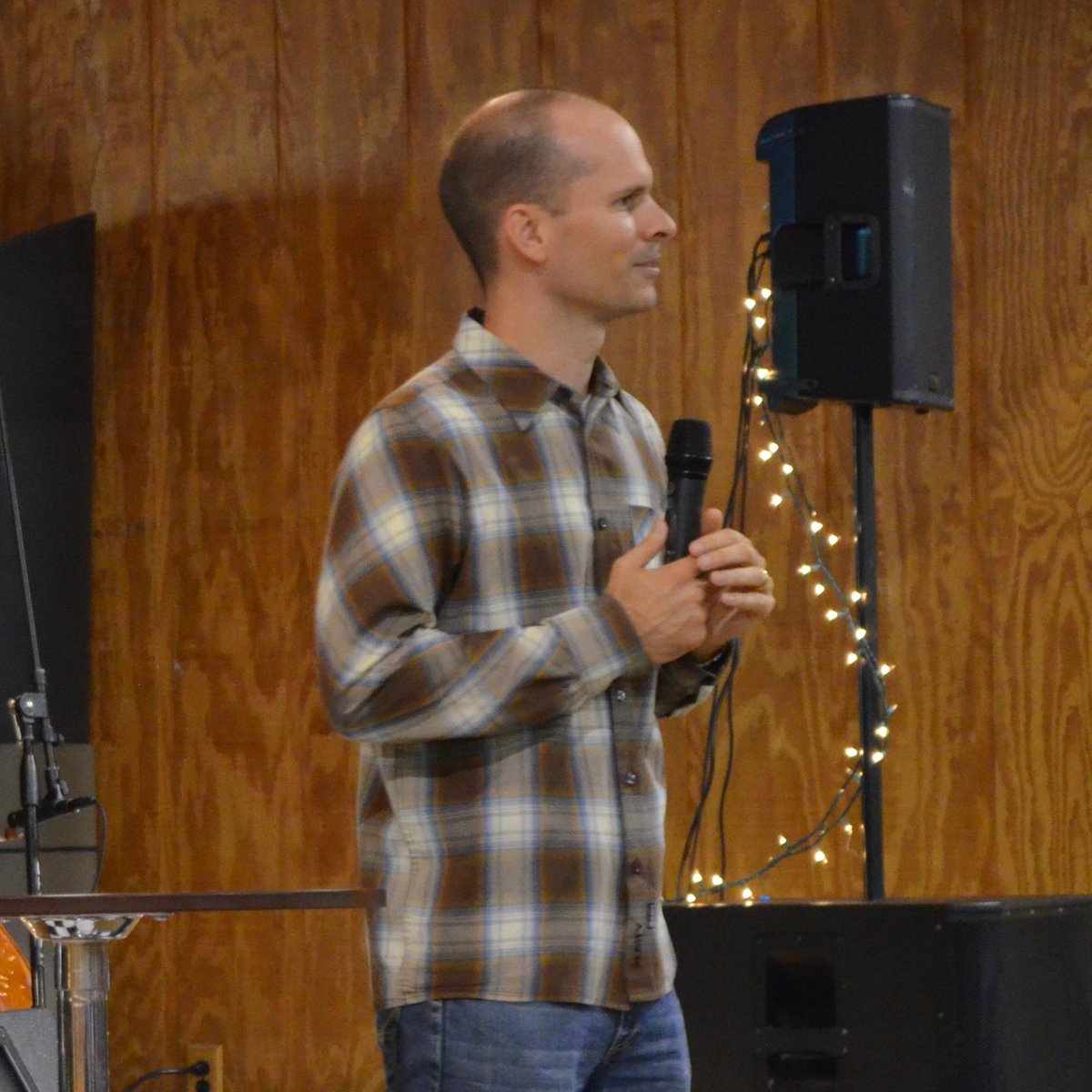 vtchialpha's tweet photo. Thank you Pete for coming over from @XAatUVA to preach and minister at our Fall Retreat! #VTXAFallRetreat #vtxa http://t.co/q09QhfgjAt
