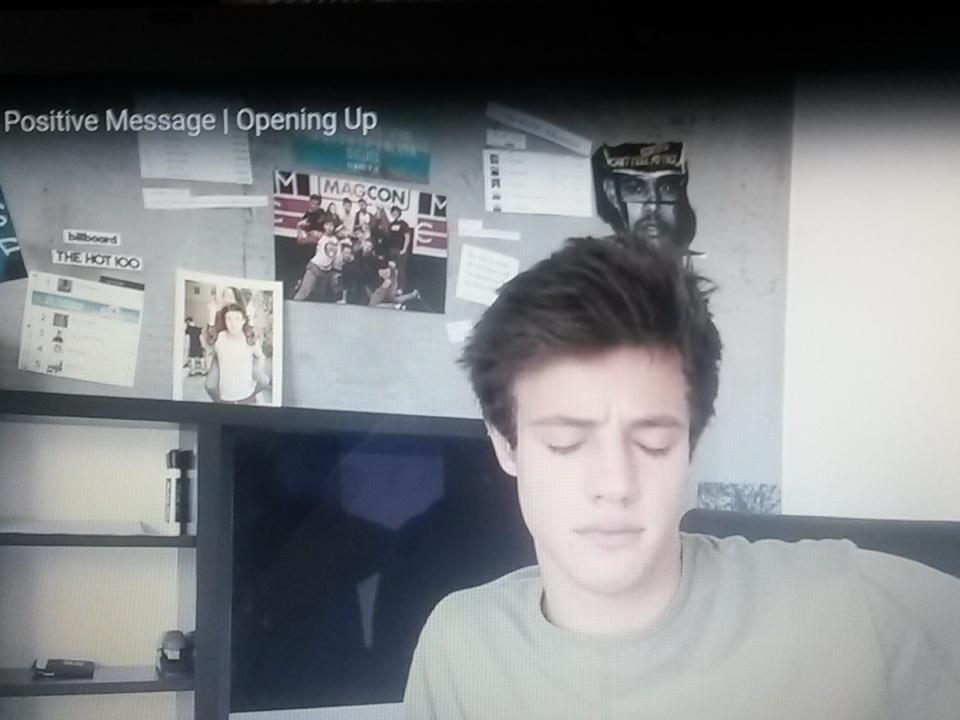 nathalia9901's tweet image. I've watched this video so many times and my eyes still tear up at the fact that my baby was sad #APositiveMessage