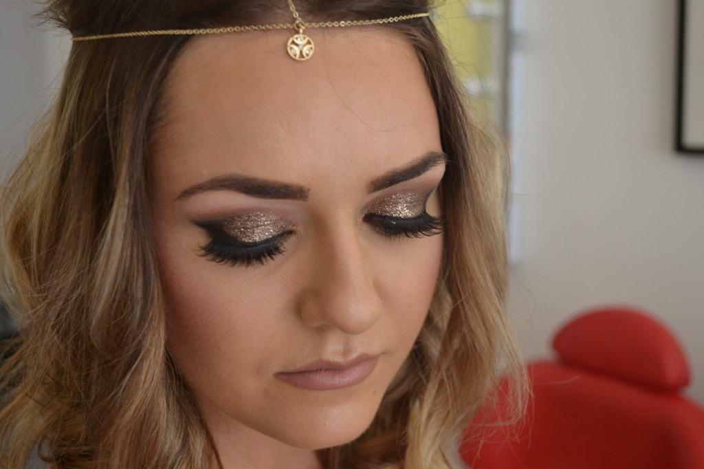 Pauline99Adams's tweet photo. Glitter eyes @eyekandyusa @EldoraEyelashes @Pixiwoos http://t.co/bgo2QufoYr