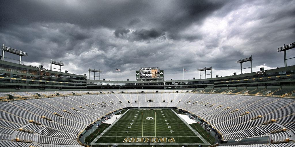 NFL's tweet photo. Beautiful. #MNF #KCvsGB http://t.co/pz9R1rUCkU
