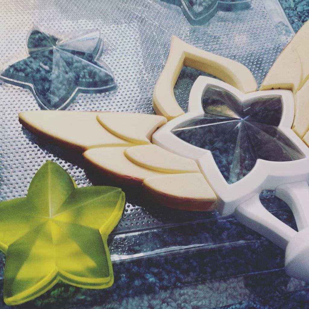 vensyprops's tweet photo. Finally have time to go back to working on my #starguardianlux wand. I picked up my #vacuuโฆ http://t.co/pdwNxpA64h http://t.co/z9dN3YGVGg