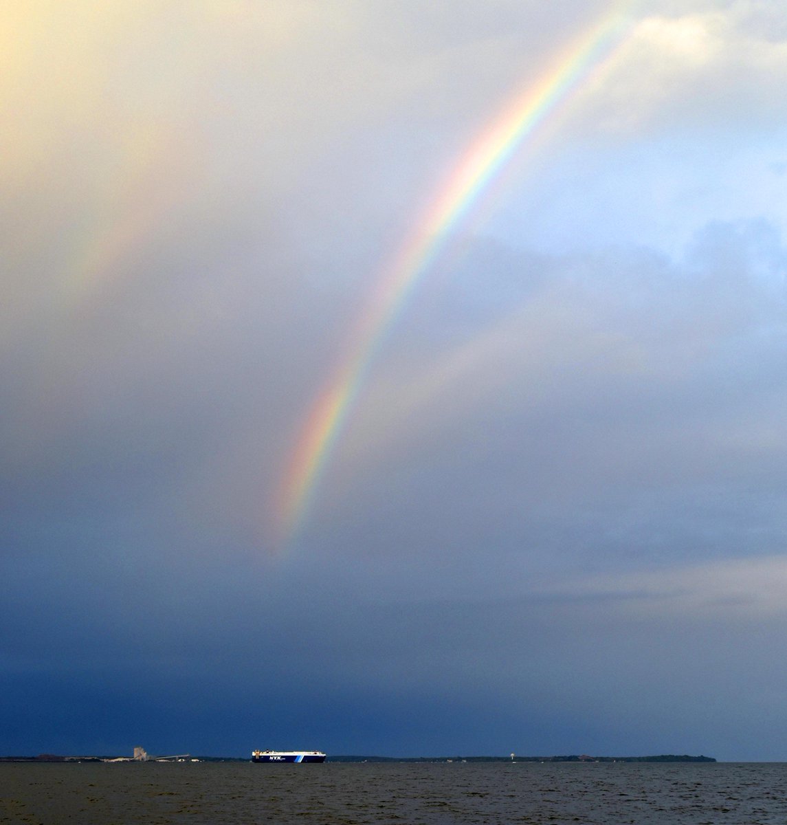 Tonight's #rainbow after the rain. #AnneArundel #PatapscoRiver #MDWx @capitalweather @JustinWeather