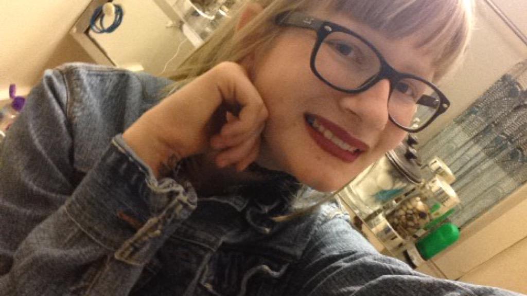 VolatileHonesty's tweet image. Shoutout to my friend who just called me a "90s Grunge Ace Thespian"