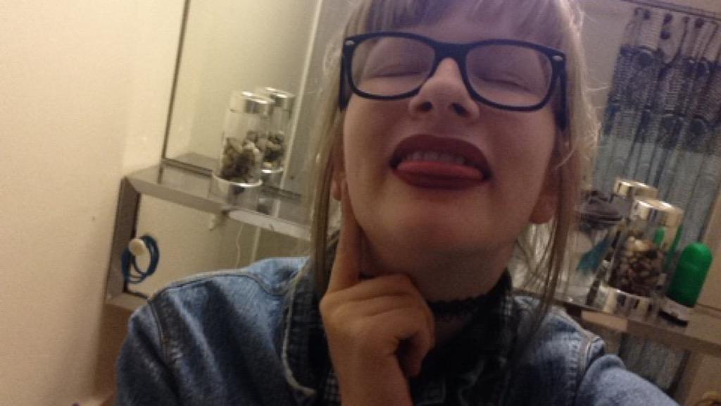 VolatileHonesty's tweet image. Shoutout to my friend who just called me a "90s Grunge Ace Thespian"