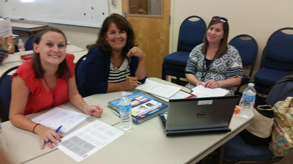 dcdarnellster's tweet photo. K,1,2 Ts collaborate on Journeys. #RedlandsUSD @CraftonRUSD http://t.co/gyYO4Wwx3I