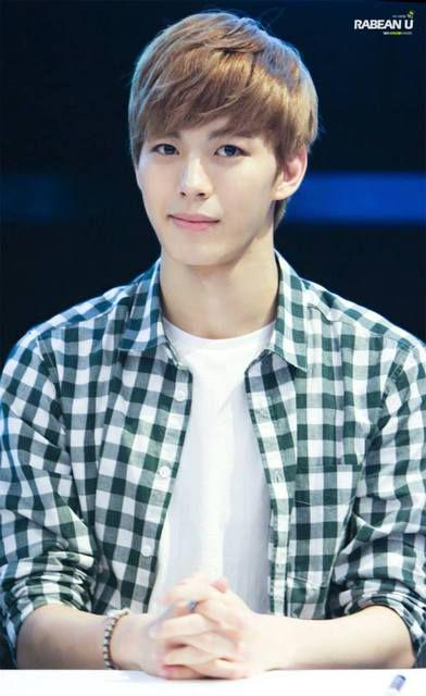 Juliberi's tweet photo. Der Hongbin Vixx ist 22 geworden.Happy Birthday 💙💙 http://t.co/JS11YL3ZeX