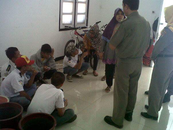 Razia dan pembinaan kpd pelajar yang bolos sekolah..<a href="/DediMulyadi71/">Kang Dedi Mulyadi</a> <a href="/saepuddin_09/">saepuddin</a>