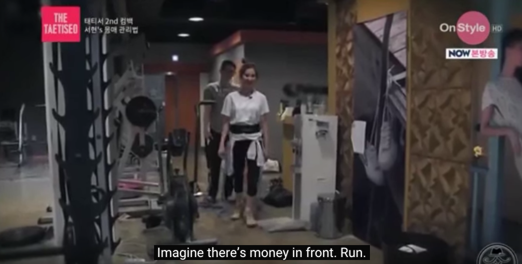 SeohyunPoint's tweet photo. "Imagine there's money in front of you. Run"
"I'm not interested in money. I won't run."
"What if it's Dubu?" http://t.co/sNY5UWrDW8