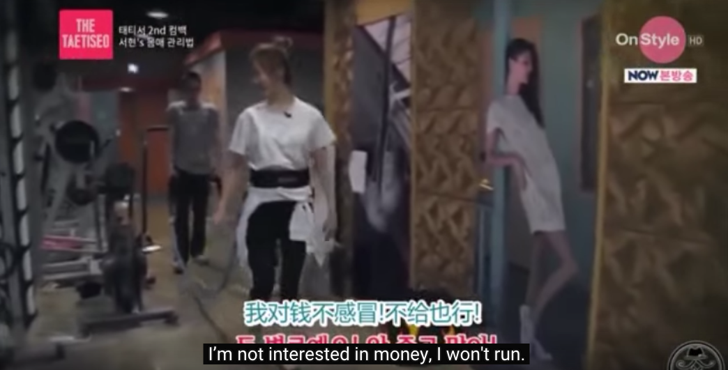 SeohyunPoint's tweet photo. "Imagine there's money in front of you. Run"
"I'm not interested in money. I won't run."
"What if it's Dubu?" http://t.co/sNY5UWrDW8