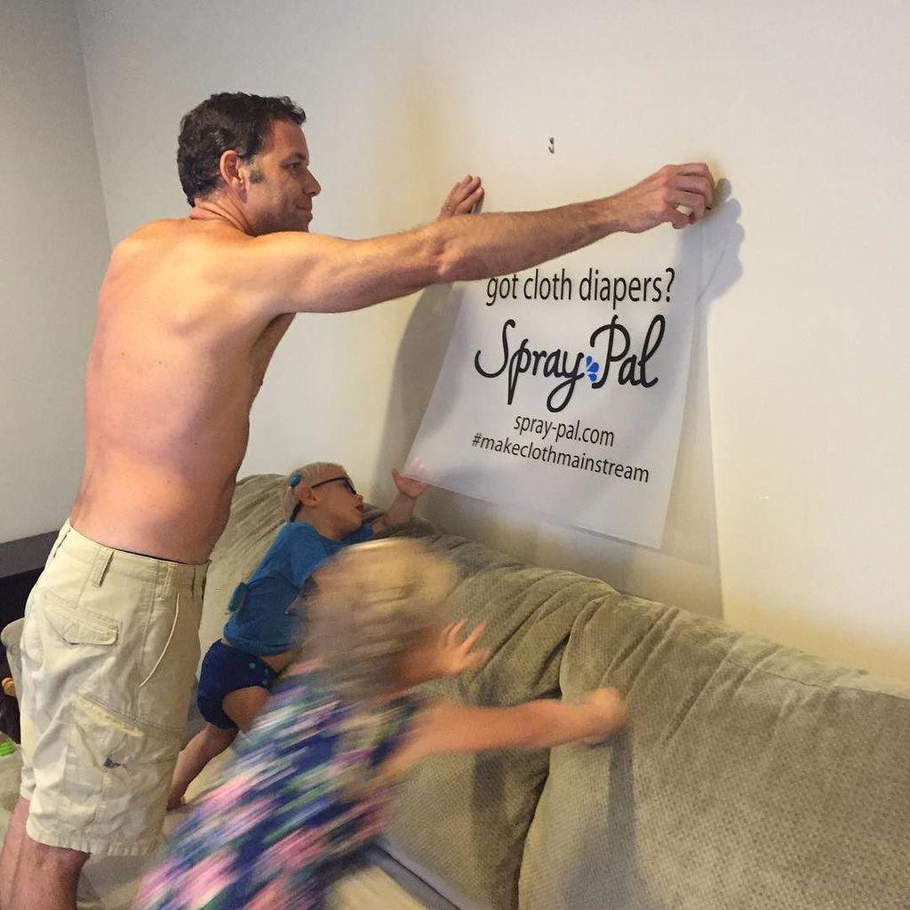 Spray_Pal's tweet photo. Oh yeah. This is us getting ready for the #periscopathon. It's gonna be awesome. #hotmess … http://t.co/coaUeZY6qv http://t.co/m0AS8kVFR3