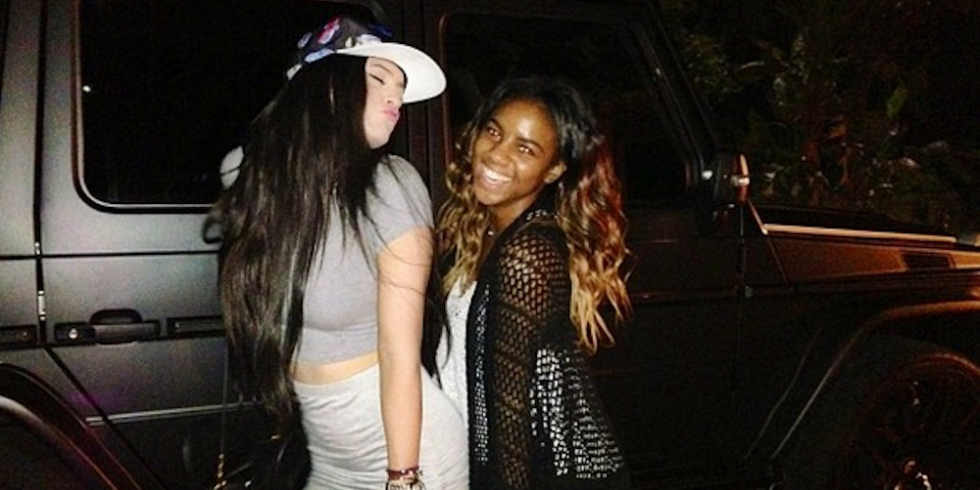 seventeen's tweet photo. .@KylieJenner invited this girl to sit with her at lunch and now they're besties:  http://t.co/WK3Nq1zEUF http://t.co/gljP8hrYa1