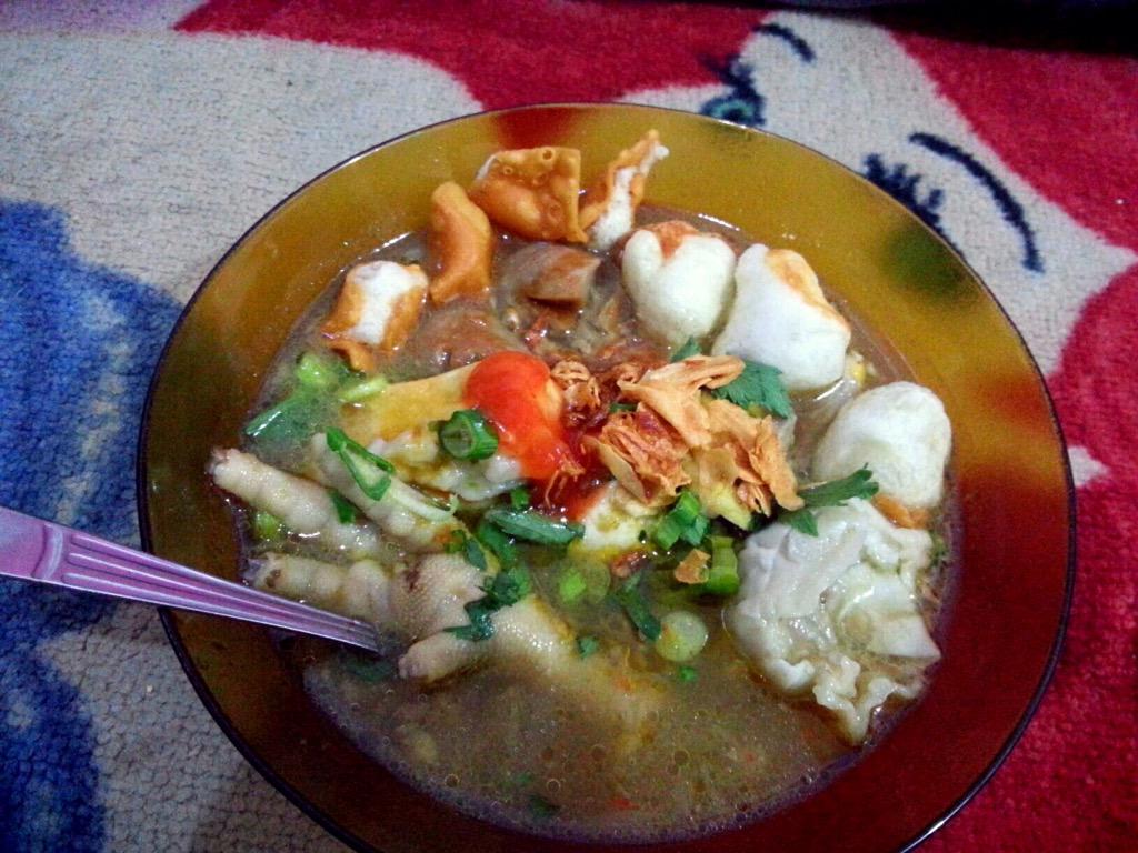najegeskost's tweet photo. @BandungIKLAN Yu diorder cuanki popnya pake gojek biar ga penasaran yum yum @pfika http://t.co/xY6EPZzfYp