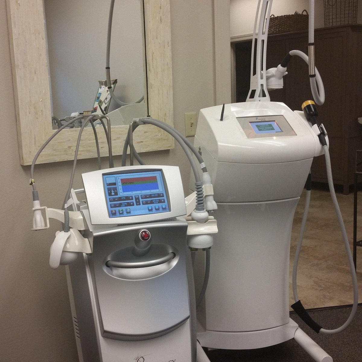 phoenixcoolbody's tweet photo. Combined Technology Exceptional results! #VenusFreeze #Vasershape #cellulite reduction #fat reduction #skintightning http://t.co/oyOZLgscfd