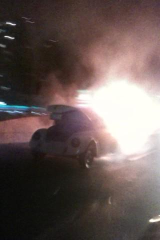 Se incendia vehículo en Periférico - CQCPwbTUcAA2vnr