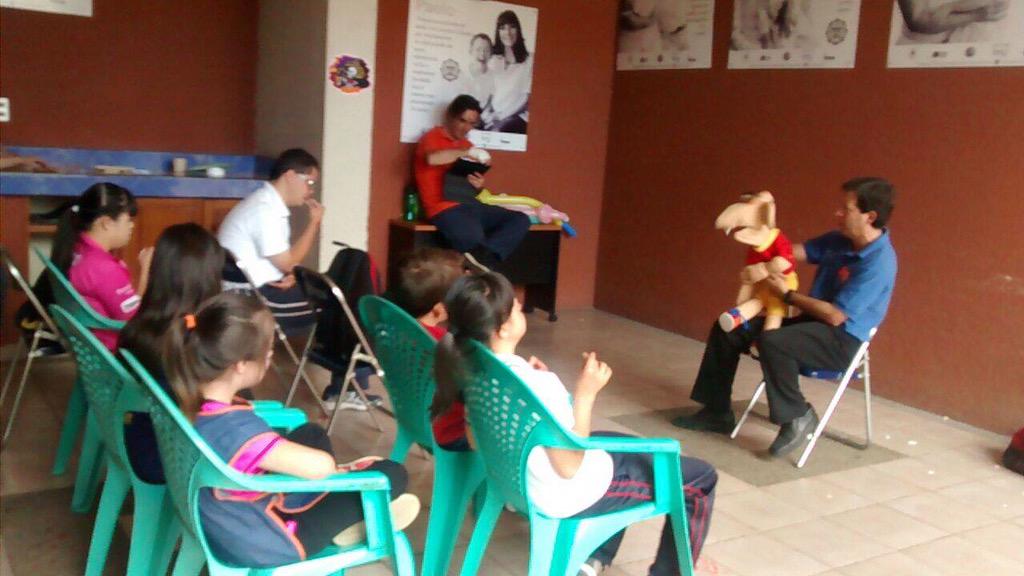 DonasDown's tweet photo. El viernes pasado nos visitó Figus Puppets Show para compartir lindas sonrisas con nuestros pequeños. http://t.co/jqRE0Ww9dC