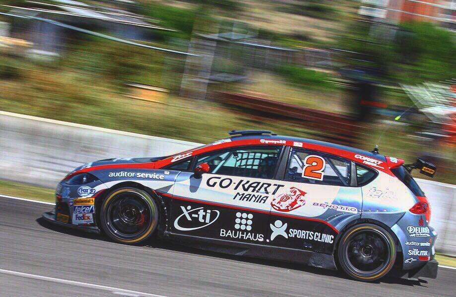 OnlyFerrariPics's tweet photo. @RPLracing en #QroFest con @ricardoperezdelara @guayo22 y @jonaolin #RPLracing #EscuderiaTelcel #TelcelRacing #Race… http://t.co/ErEndswzYt