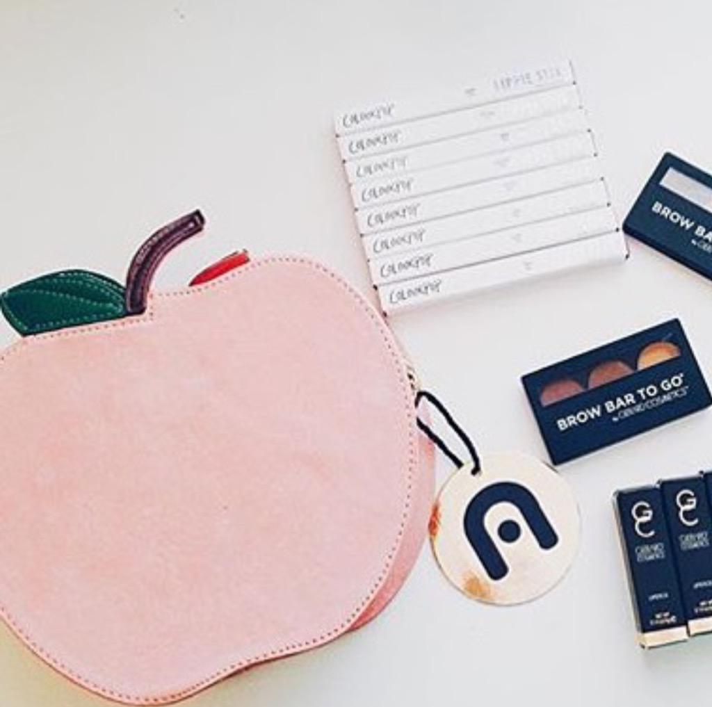 NilaAnthony's tweet photo. T A K E
A 
B I T E
😋
#nilaanthony
#applebag http://t.co/sNQJ65Evz0