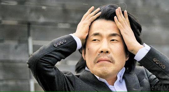 오달수 한겨레 인터뷰중 자신의 정치성향을 묻는 질문에 대한 답변,

"버스 운전사의 급격한 우회전은 승객들을 좌편향 시키다.".... 므찌구만!