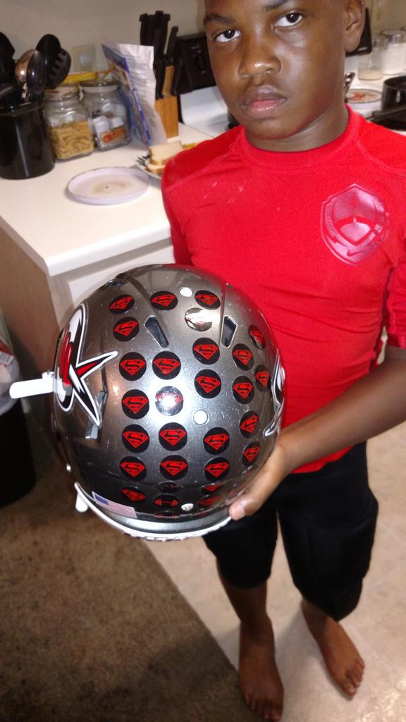 CedricReescano3's tweet image. DIS YOUNG MAN IS FILLING HIS HELMET UP QUICK! #STATSUP #OUTLAWS #KED