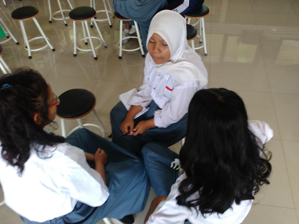 vilmer_UK's tweet photo. #PRIDE #presentasiide #villamerah.
Briefing team sebelum tampil...
@Scesilladheamfh http://t.co/XluLnbKtA1