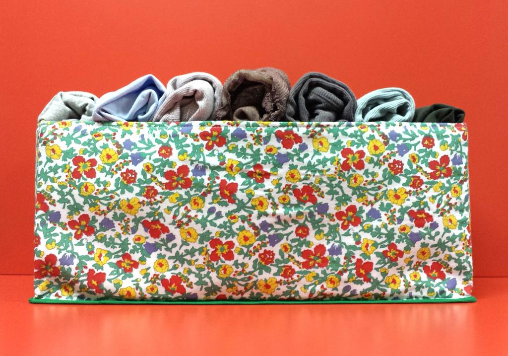 hoa_n_ng's tweet photo. Quick project: Drawer organizer to separates tanks from tees #handmade #organize http://t.co/R90mABXfSW