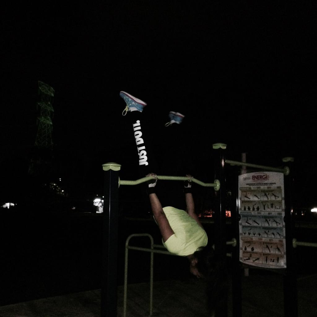 KariMartiinez's tweet photo. #back #Calisthenics #streetworkout en proceso !! 👑💪🏼 http://t.co/YmLEBFbEQq