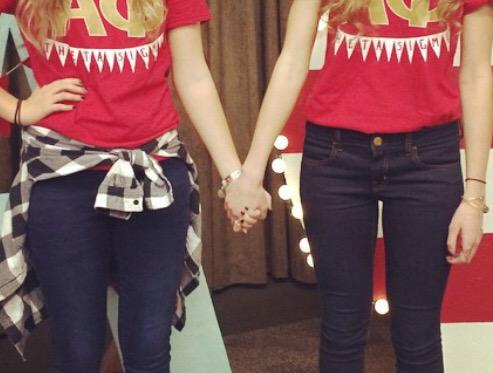 emmakjar14's tweet image. So do sorority girls HAVE to hold hands while taking pictures? Is that a part of the pledge? #realquestion